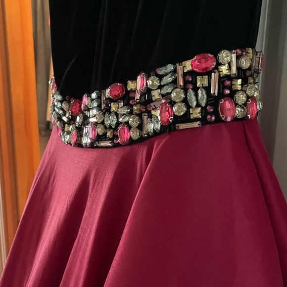 MAC DUGGAL BALL GOWN/EVENING - Picture 5 of 10